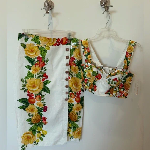 FARM Rio Off-White Picnic Flowers Premium Linen Crop Top and skirt Size M - Picture 2 of 10